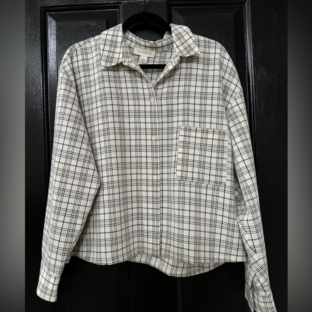 Women’s long sleeved, collared, button-down blouse, size, large,